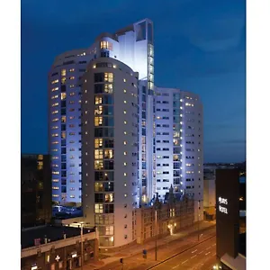 Center - With Free Parking Apartment